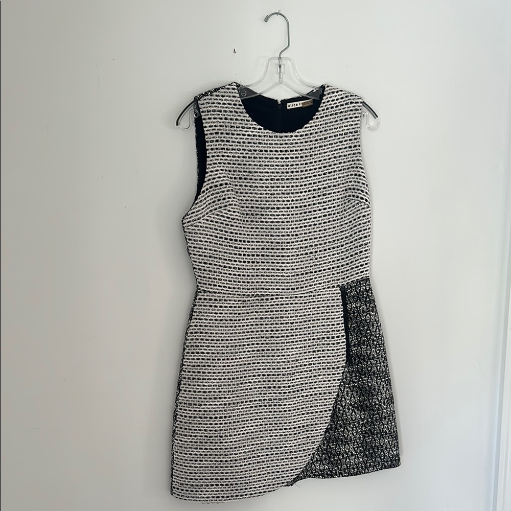 Alice + Olivia Sally White and Black Side Zip
Boucle Tweed Dress Size 12